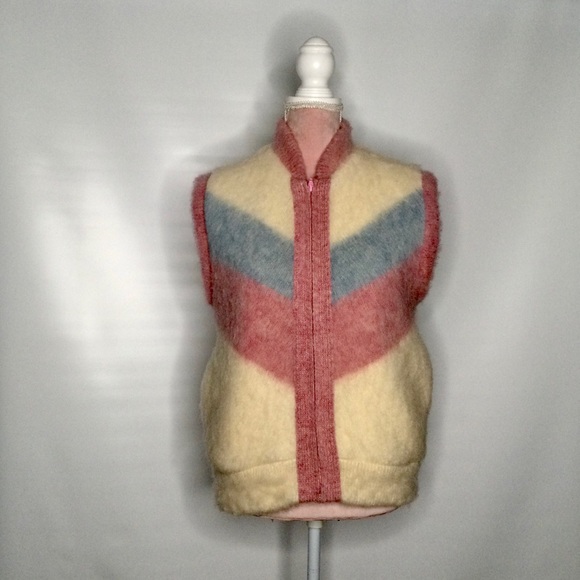 Tundra wool and sherpa extra warm vest. - Picture 3 of 10